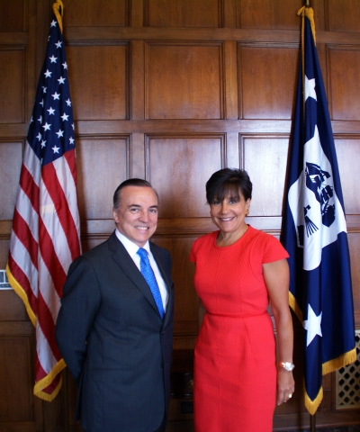 Secretary Penny Pritzker meets with Eduardo Leite, Chairman of the Executive Committee of Baker &amp; McKenzie LLP, the new chair of the U.S. section of the U.S.-Brazil CEO Forum