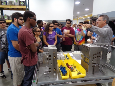 In October 2015, Florida's manufacturers provided tours for thousands of students at high-tech manufacturing facilities. 