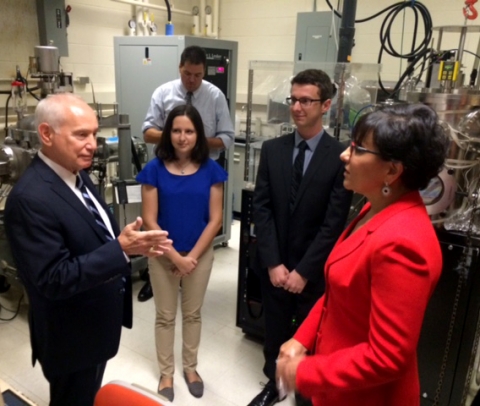 Secretary Pritzker Tours MIT&#039;s Thin Film Deposition&#039;s Lab