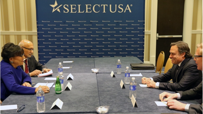 Secretary Pritzker meets with Mike Mcnamara, CEO of Flextronics at the 2015 SelectUSA Investment Summit.