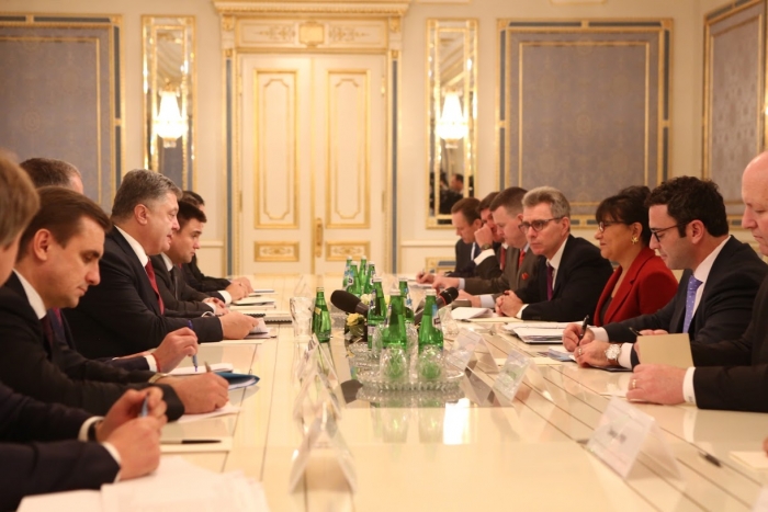 Secretary Pritzker and U.S. CEOs meet with Ukranian President Poroshenko