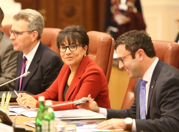 Secretary Pritzker at a business roundtable in Ukraine