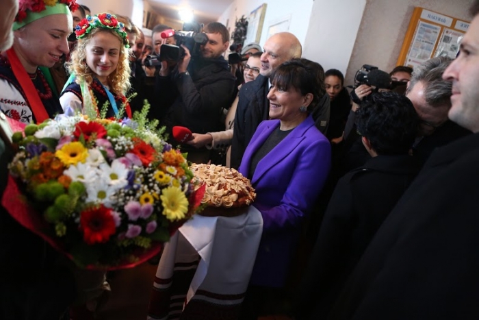 Secretary Pritzker is welcomed to the village of Velyki Pryts&#039;ky