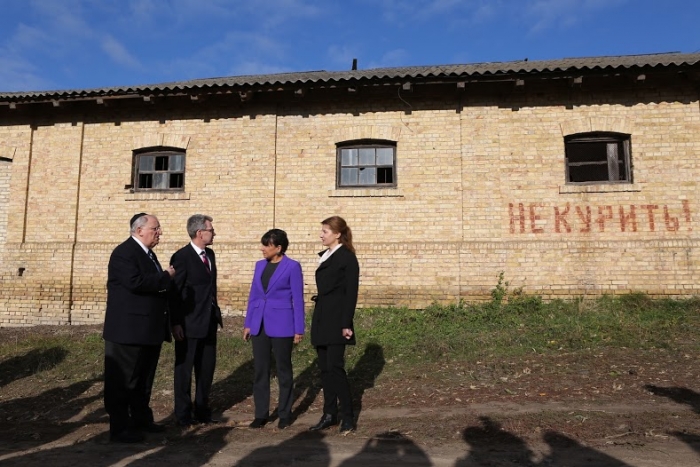 Secretary Pritzker tours historic factory in Veliky Pryts'ky