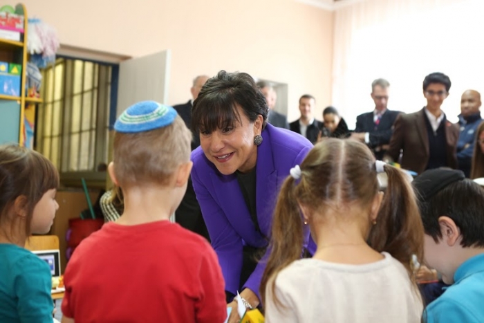 Secretary Pritzker visits local Jewish school in Bila Tsirk&#039;va