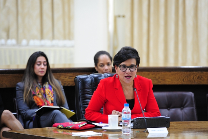 Secretary Pritzker and Rwanda President Kagame hold business roundtable