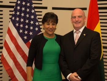 U.S. Secretary of Commerce Penny Pritzker and Alistair Jessop, Senior Vice President, Development, SolarReserve