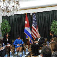 Secretary Pritzker (center left) meets with Cuban Foreign Trade and Investment Minister Malmierca (center right)