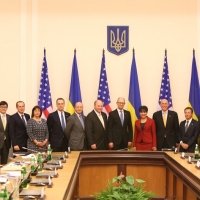 Secretary Pritzker and U.S. CEOs meet with Ukrainian Prime Minister Yatsenyuk