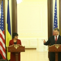 Secretary Pritzker and Ukrainian President Poroshenko give press statements