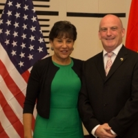 U.S. Secretary of Commerce Penny Pritzker and Alistair Jessop, Senior Vice President, Development, SolarReserve