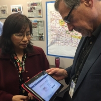 U.S. Census Bureau Director Thompson looks at the 2016 Census Test questionnaire online in Chinese