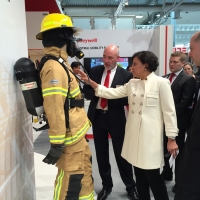 Secretary Pritzker visits Honeywell's booth at Hannover Messe